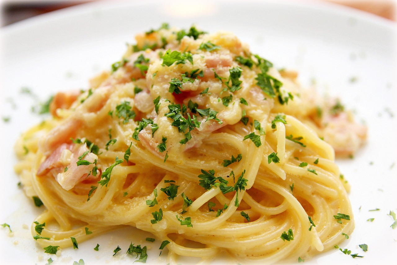 Genießen Sie Bardolino Classico mit Spaghetti Carbonara